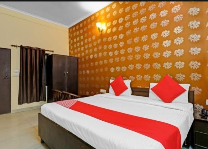 The Hotel Grace Place Inn New Delhi Eksteriør billede