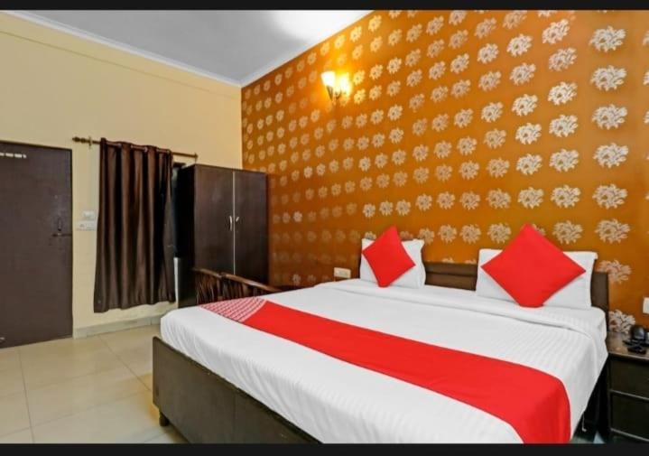 The Hotel Grace Place Inn New Delhi Eksteriør billede