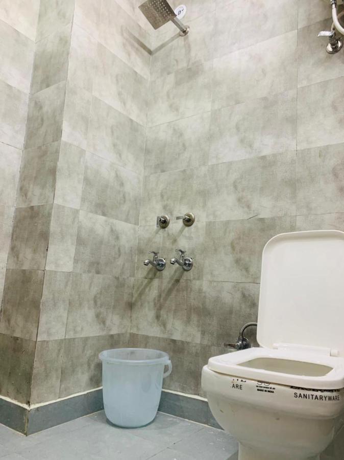 The Hotel Grace Place Inn New Delhi Eksteriør billede